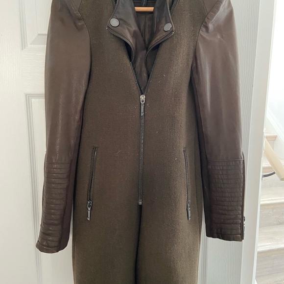 BCBG coat with leather sleeves - Picture 4 of 8